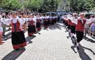 Burlada ha disfrutado de su segundo día de fiestas. La Comparsa de Gigantes y Cabezudos, acompañada de Larratz Dantzari Taldea y de la Banda de Música, ha recorrido la calle Lavanderas hasta la plaza de la Iglesia. Además, en esta jornada tampoco han faltado los juegos infantiles.