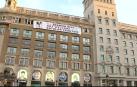 Colocan una pancarta contra Felipe VI en la plaza Cataluña antes de los homenajes a las víctimas del 17-A