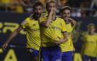 El Cádiz vence al Almería y Álex marca el primer gol de LaLiga 1/2/3