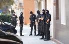 Los Mossos registran la casa del hombre abatido al atacar comisaría de Cornellà