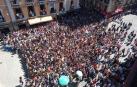 La actuación de Amaia en el balcón del Ayuntamiento, en directo en Diario de Navarra