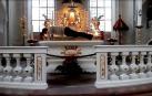 Multa de 600 euros para un artista alemán que hizo flexiones en un altar