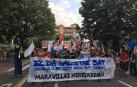 Miles de personas se manifiestan en Pamplona en apoyo al Gaztetxe