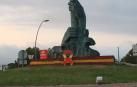 Denunciado Arcadi Espada por pintar una bandera española sobre lazo amarillo