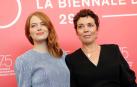 Stone y Colman convencen en Venecia con un complejo film de mujeres poderosas
