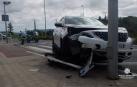 Herida tras salirse de la vía y chocar contra una farola y unas vallas protectoras