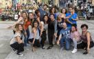 'Pamplona swing' ofreció una animada sesión de baile en la plaza de los Burgos dentro de la programación veraniega organizada desde la Sala Zentral. Con este espectáculo se dio cierre al ciclo Zentral ¡Baila! en el que los pamploneses, además del swing, han podido disfrutar de estilos como bailes latinos, lindy hop o euskaldantza.