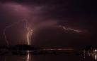 Tormenta eléctrica vista desde el monte Cepudo en Vigo y la Playa de Domaio.