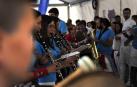 Representantes de los voluntarios que organizan la Cabalgata y Olentzero prendieron la mecha