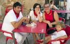El domingo 2 de septiembre, los vecinos de Dicastillo entonaron el Pobre de mí y dieron cierre a sus fiestas de verano. Para despedir con alegría los festejos, los vecinos se reunieron desde las diez de la mañana en la plaza de los Fueros, para compartir una comida popular en la que el Ayuntamiento puso la carne para los calderetes y las cuadrillas su arte entre fogones.