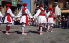 Los dantzaris bailan en la conmemoración del Privilegio de la Unión