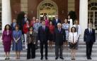 Pedro Sánchez preside en Moncloa la foto oficial de su Gobierno