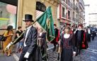 Los gigantes y cabezudos conmemoran en las calles de Pamplona el Privilegio de la Unión