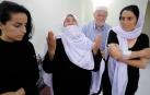 Madrugada del 25 de julio. El estado islámico se infiltra en siete aldeas de sweida (sur de siria) y pasa a cuchillo y fuego a sus habitantes. También secuestran a 30 personas, mujeres y niños. Dos logran escapar. Días después del  genocidio, un periodista de diario de navarra viajó a sweida y entrevistó a estas dos mujeres y a otras víctimas. El secuestro continúa en algún lugar del desierto sirio