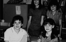 La recreación de una foto de 'Cuéntame' de Carlos, Karina, Josete y Luis 13 años después