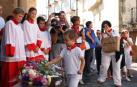 El domingo de fiestas estuvo dedicado a los niños. Sangüesa dio la bienvenida a los nacidos en el último año y hubo ofrenda floral al patrón