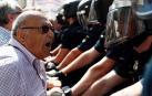 Tensión entre la Policía y pensionistas por no permitirles llegar al Congreso