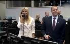 Ivanka Trump acude a la NASA y termina sonrojándose