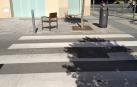 Un paso de peatones en Pamplona con todo, menos sitio