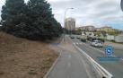 Evacuado un ciclista al CHN que circulaba por el carril bici en la Ronda de Azpilagaña