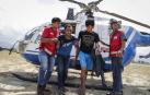 Hallan vivos 31 menores atrapados en dos escuelas tras el seísmo en Indonesia