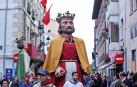 Cientos de villaveses arroparon en la calle a la Virgen del Rosario junto a la comparsa de gigantes y cabezudos, los txistularis, la coral y la nueva banda de música de la localidad que debutó por primera vez durante las fiestas