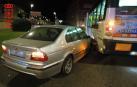 Un conductor arrolla a un agente y choca contra una villavesa en Villava