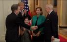 Kavanaugh toma posesión como juez del Supremo