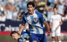 El Málaga refuerza el liderato con una remontada