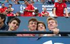 Imágenes del búscate en la grada del Osasuna-Córdoba.