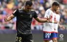 El delantero del Oviedo Joselu se lamenta tras fallar una ocasión.