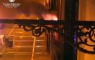 Momento del incendio en el número 55 de la calle Mayor de Pamplona.
