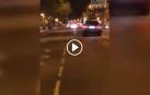 Buscan a un conductor grabado intentando atropellar a un hombre en Madrid