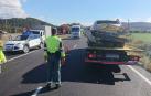 Un herido leve tras ser atropellado en la N-121-A
