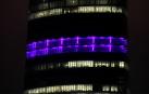 El rosa ilumina edificios emblemáticos para apoyar a las mujeres que luchan contra el cáncer de mama
