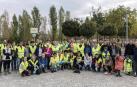 Más de 120 voluntarios y voluntarias se han congregado este sábado para participar en la limpieza del río Sadar