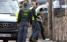 Patrick Nogueira, el asesino confeso del cuádruple crimen de Pioz, escoltado por la Guardia Civil.