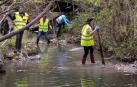 Más de 120 voluntarios y voluntarias se han congregado este sábado para participar en la limpieza del río Sadar