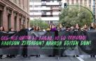 El grupo de madres y padres que reclaman la devolución del IRPF se ha manifestado este sábado en Pamplona para reclamar el IRPF por las bajas de maternidad.