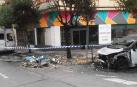 Un fuego intencionado en Tudela afecta a 5 coches y una tienda