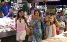 La Reina Letizia y sus hijas, la princesa Leonor y la infanta Sofía, y la reina emérita, doña Sofía, han salido hoy juntas a dar un paseo y visitar el mercado de abastos L'Olivar, situado en el centro de la ciudad de Palma.