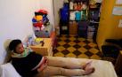Philomena, embarazada de 9 meses, vive con su hijo Nicolás en una habitación de 15 metros