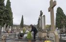 El cementerio de Estella se prepara pese a la lluvia y el frío