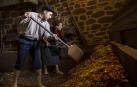Arizkun revive la elaboración de la sidra a la vieja usanza con el método Kirikoketa, triturando la manzana a ritmo de mazas sincronizadas. Se machacaron un total de 1.500 kilos de manzanas en el lagar Gamioxarrea del siglo XVIII ahora restaurado