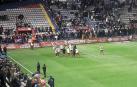 Lanzan una botella al banquillo de Osasuna