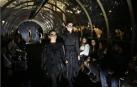 Todo al negro: un desfile de los Traperos de Emaús y 42 alumnos de la UN