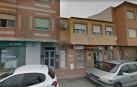 El paracaidista cayó sobre el tejado del estanco y de una sucursal de Cajamar.