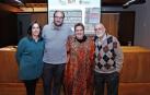 La Coordinadora de ONGD de Navarra conmemoró ayer su vigésimo aniversario organizando una mesa redonda en el Palacio Condestable. Moderada por la periodista Ana Otamendi, contó con la participación de Arcadi Oliveres, economista y activista social y presidente de la Associació Justicia i Pau de Barcelona; Margarita Posada, economista y coordinadora del Foro Nacional de la Salud de El Salvador; y Enrique Abad, expresidente de la coordinadora de ONGD de Navarra.