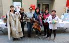 El sábado 17 de noviembre se celebró, a lo largo de la calle Mayor de Sangüesa, la segunda edición de la Muestra de ong y asociaciones que trabajan en el ámbito de la cooperación internacional y la acción social local. Una iniciativa que busca visibilizar el trabajo de estos colectivos, así como de su voluntariado, y que está organizado por la Comisión de Asuntos Sociales del Ayuntamiento de Sangüesa/Zangoza.