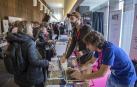 Miles de personas han pasado estos días por los distintos stands de artistas y asociaciones culturales.